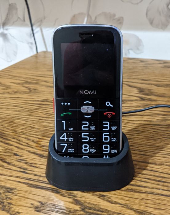 Телефон Nomi i220, кнопковий телефон, бабушкофон, звонилка
