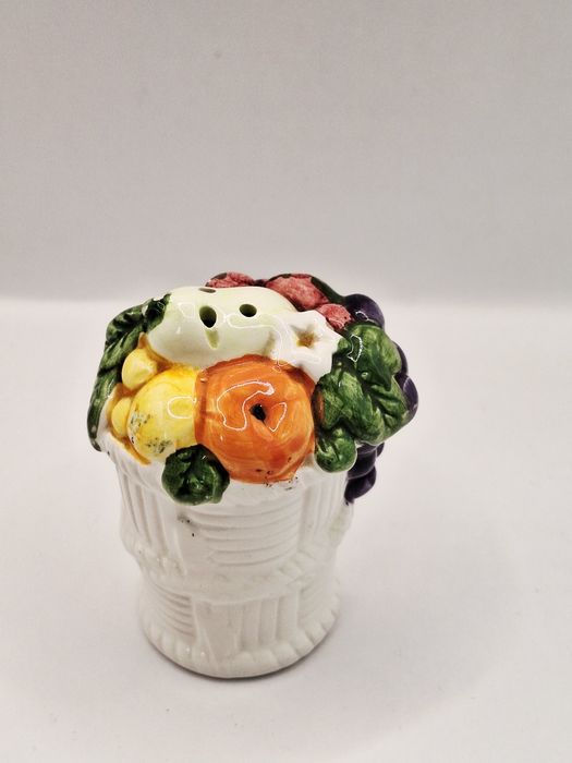 Solniczka porcelanowa Koszyk z owocami