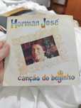 Dois singles de música portuguesa doce e Herman José