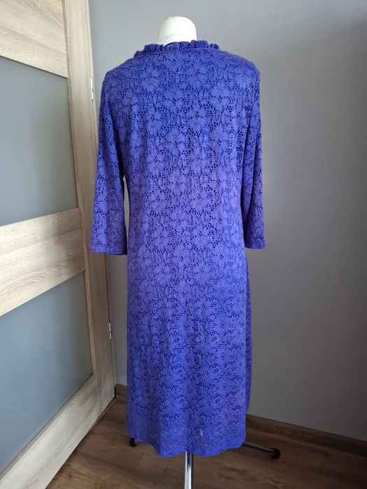 Granatowa sukienka koronkowa  44