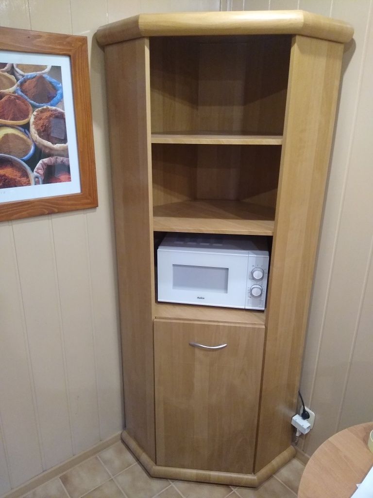 Sprzedam witrynę narożną.
