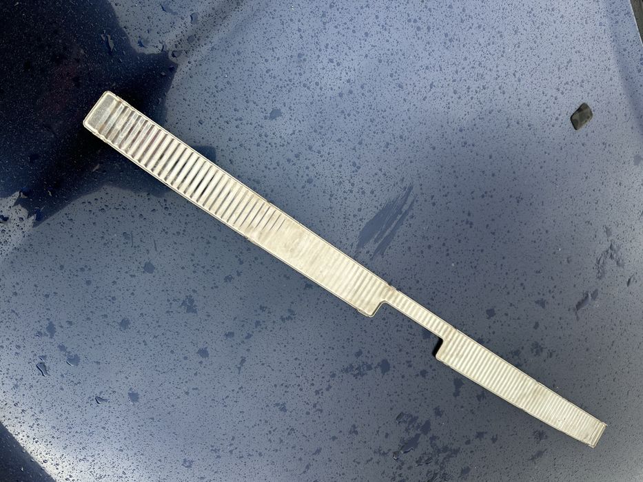 Metalowa listwa bagażnika audi a4 b5 avant kombi