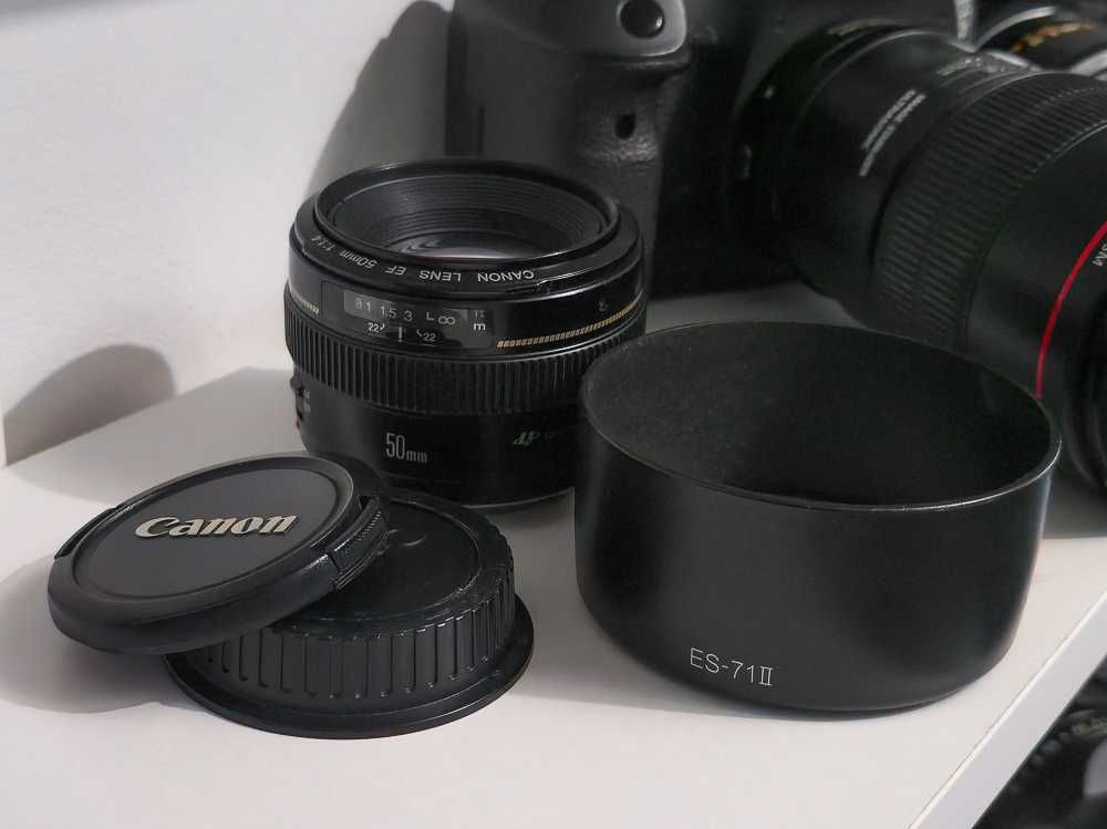 Okbiektyw Canon 50mm f/1.4 EF i kabel tethertools