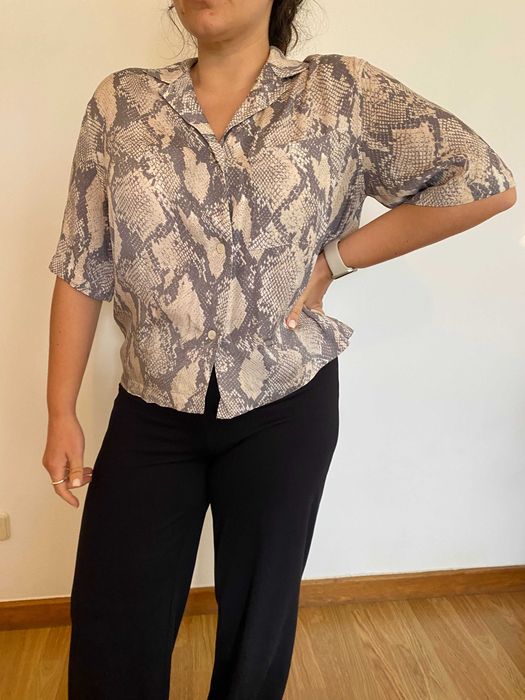 Camisa com padrão cobra HM