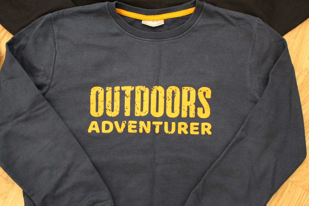 Trzy bluzy chłopięce w rozmiarze 158-164 i grube skarpety