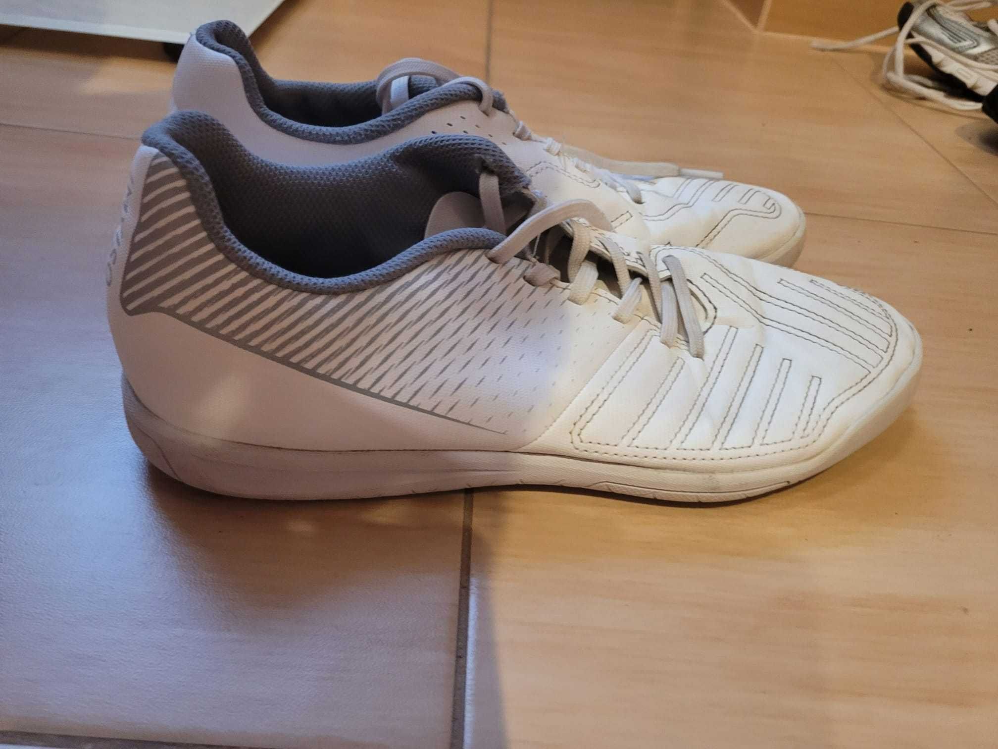 Buty sportowe do piłki nożnej r. 39 Decathlon