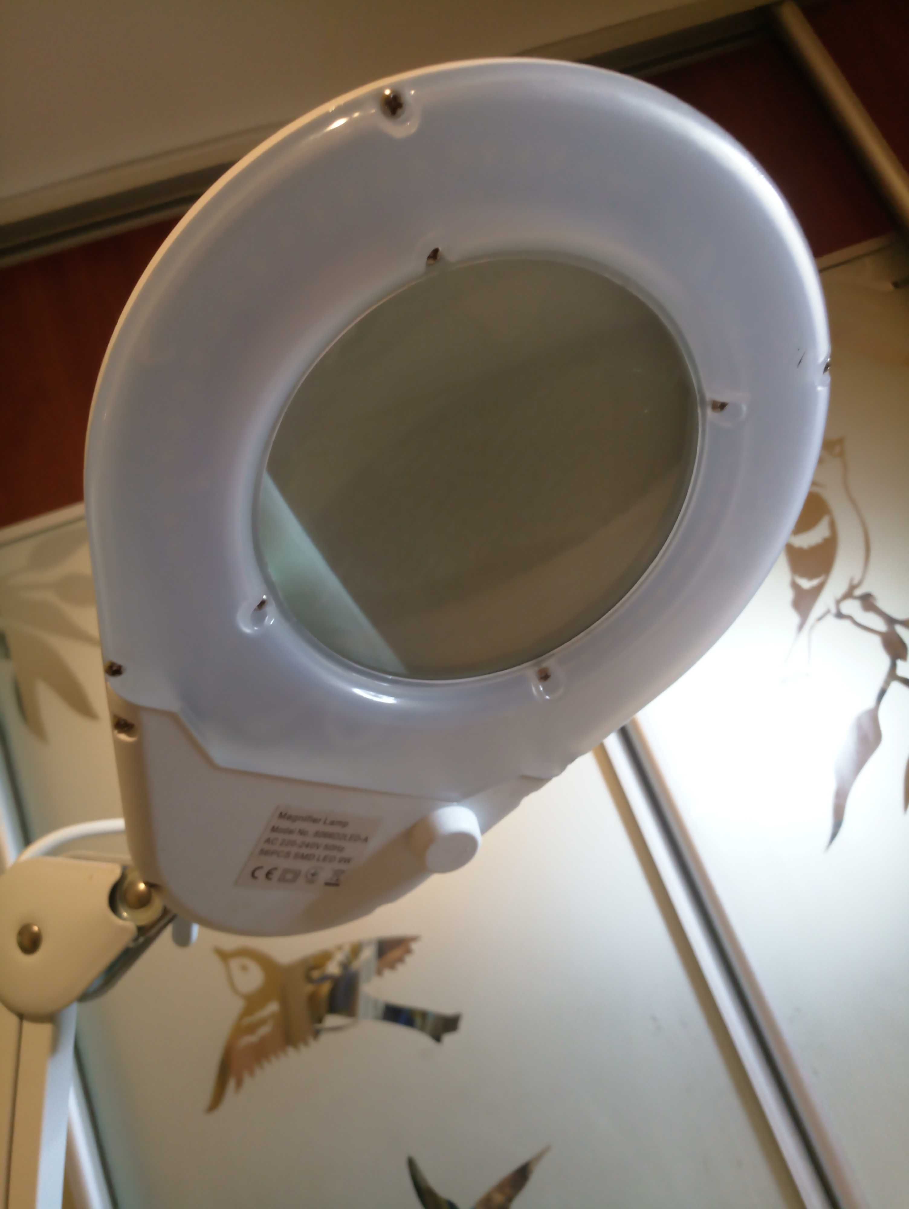 Косметологічна лампа-лупа модель 8066-А