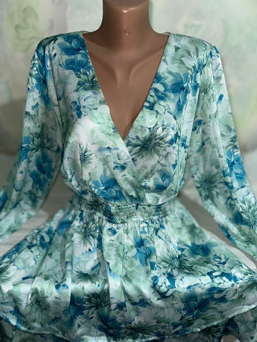 Гарна кольорова сукня