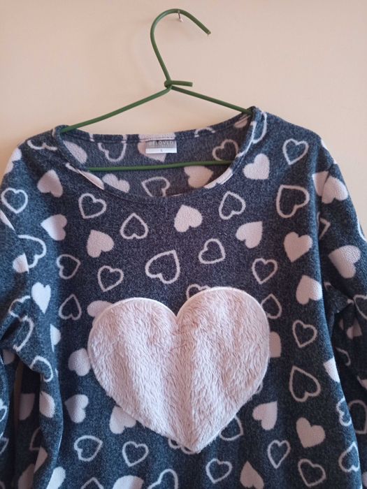 Piżama w serduszka z mikrofibry firmy Beloved