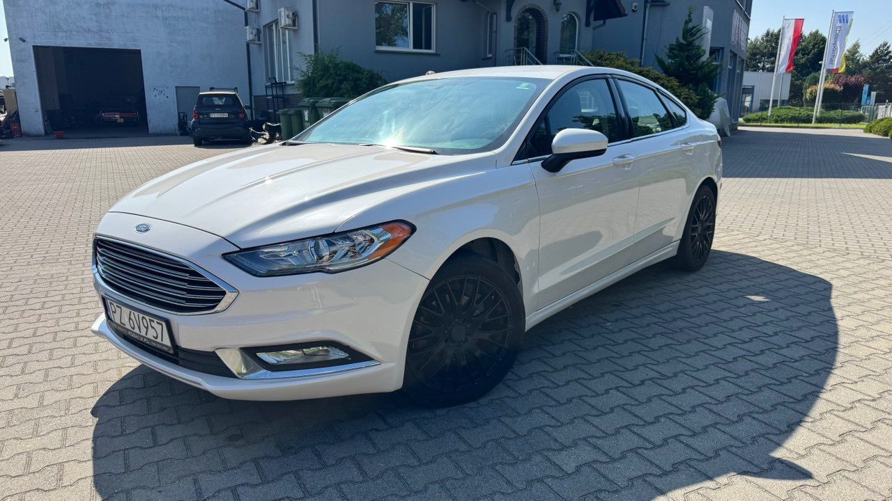 Ford Fusion 2.0 Hybrid SE z 2017 roku