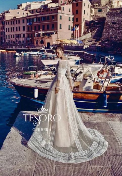 Весільна сукня ІТАЛІЯ з красивим орнаментом з білого кружева