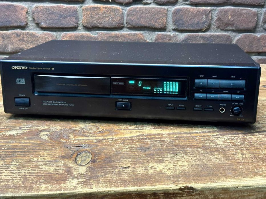 Odtwarzacz CD Onkyo DX-7011