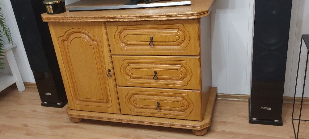 Komoda drewniana – stan dobry –  100 zł.