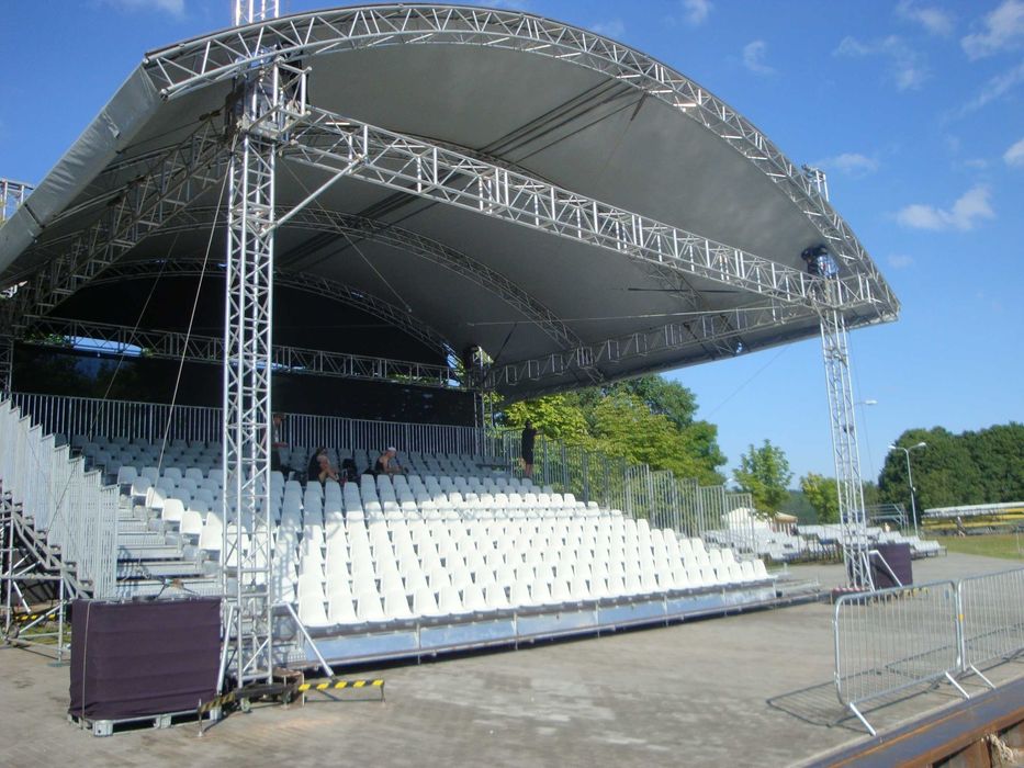 Sceny małe i duże wynajem konstrukcje trybuny