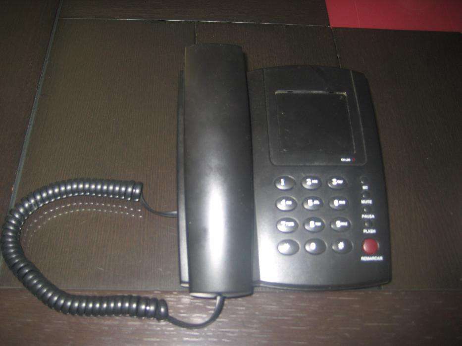 Telefone de teclas preto