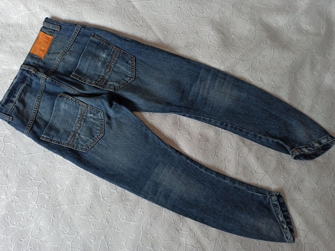Designerskie jeansy z przetarciami, r.140, 9-10 lat
