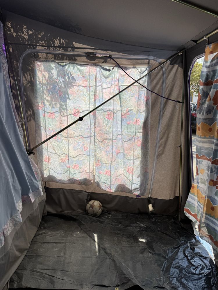 Vendo atrelado tenda com 2 quartos e avançado.