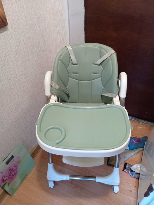 Стільчик для годування