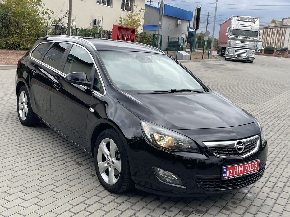 Продам Opel Astra J 2012р. 1.6 бензин Свіжопригнана