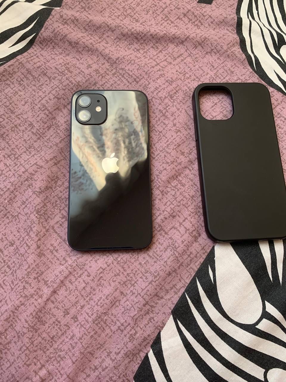 Продам iPhone 12 256