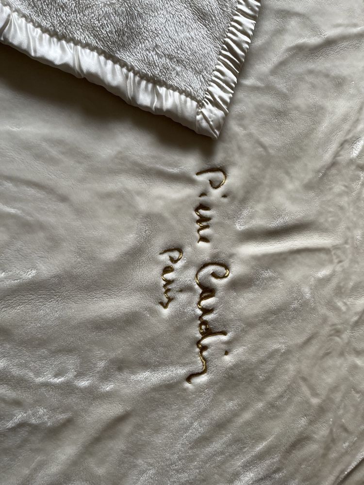 Cobertor da marca Pierre Cardin