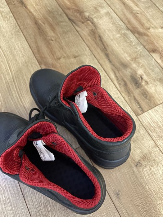 Робоче взуття чоловіче