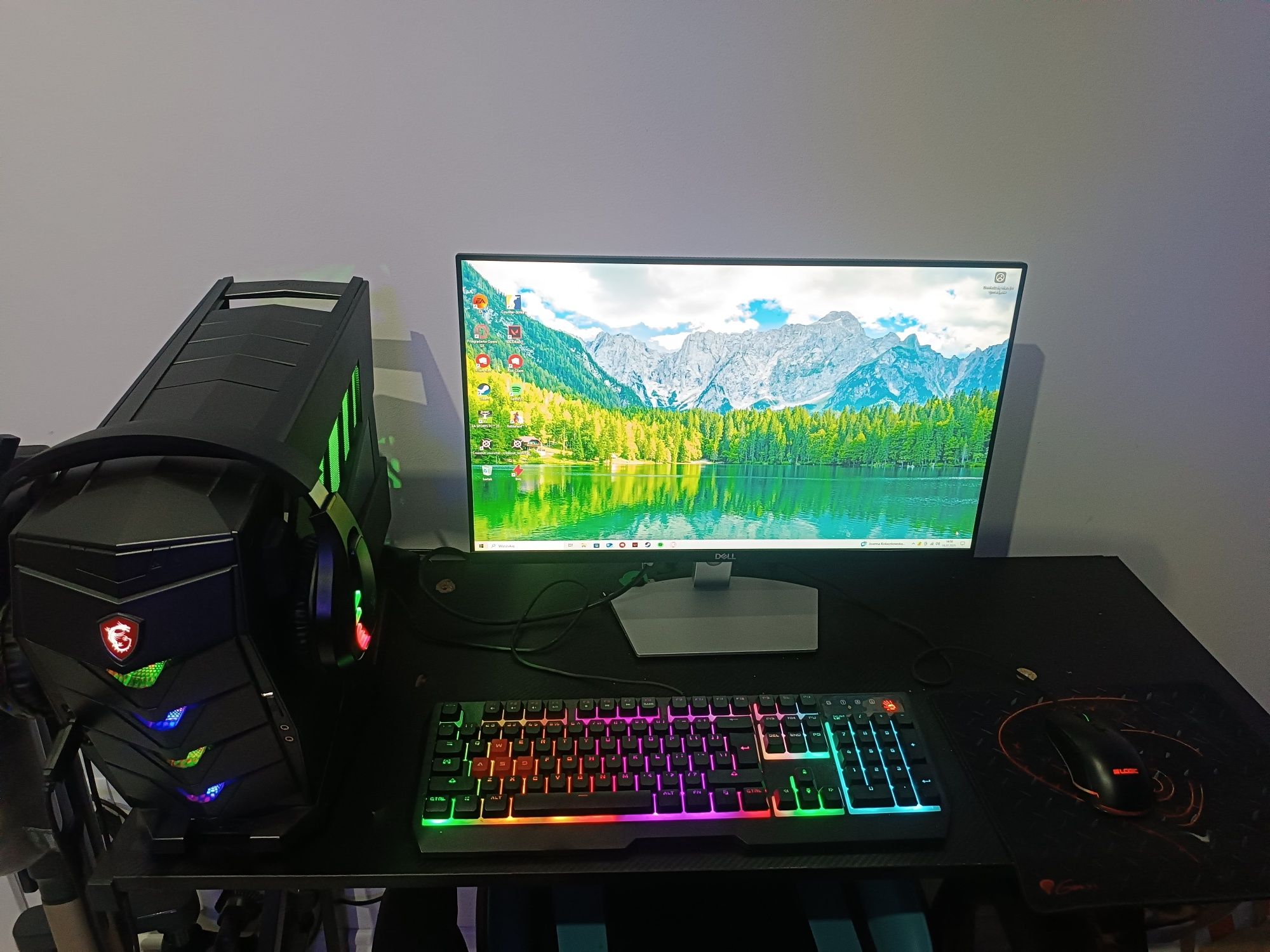 Komputer MSI + monitor, słuchawki, klawiatura, myszka