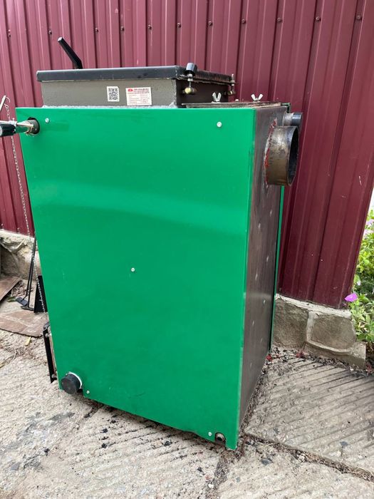 Твердопаливний котел, 18 квт, шахтного типу, з верхньою загруз