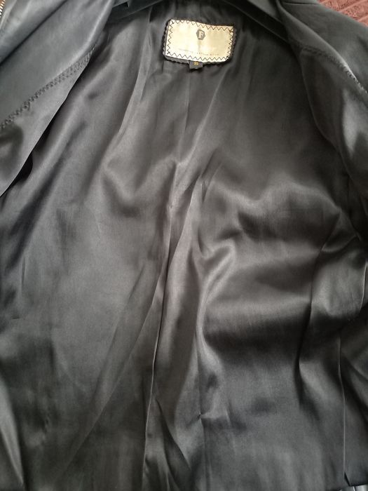 Продам жіночу шкіряну куртку в Дніпрі