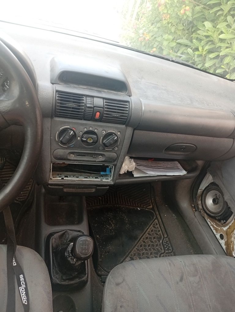 Opel corsa branco