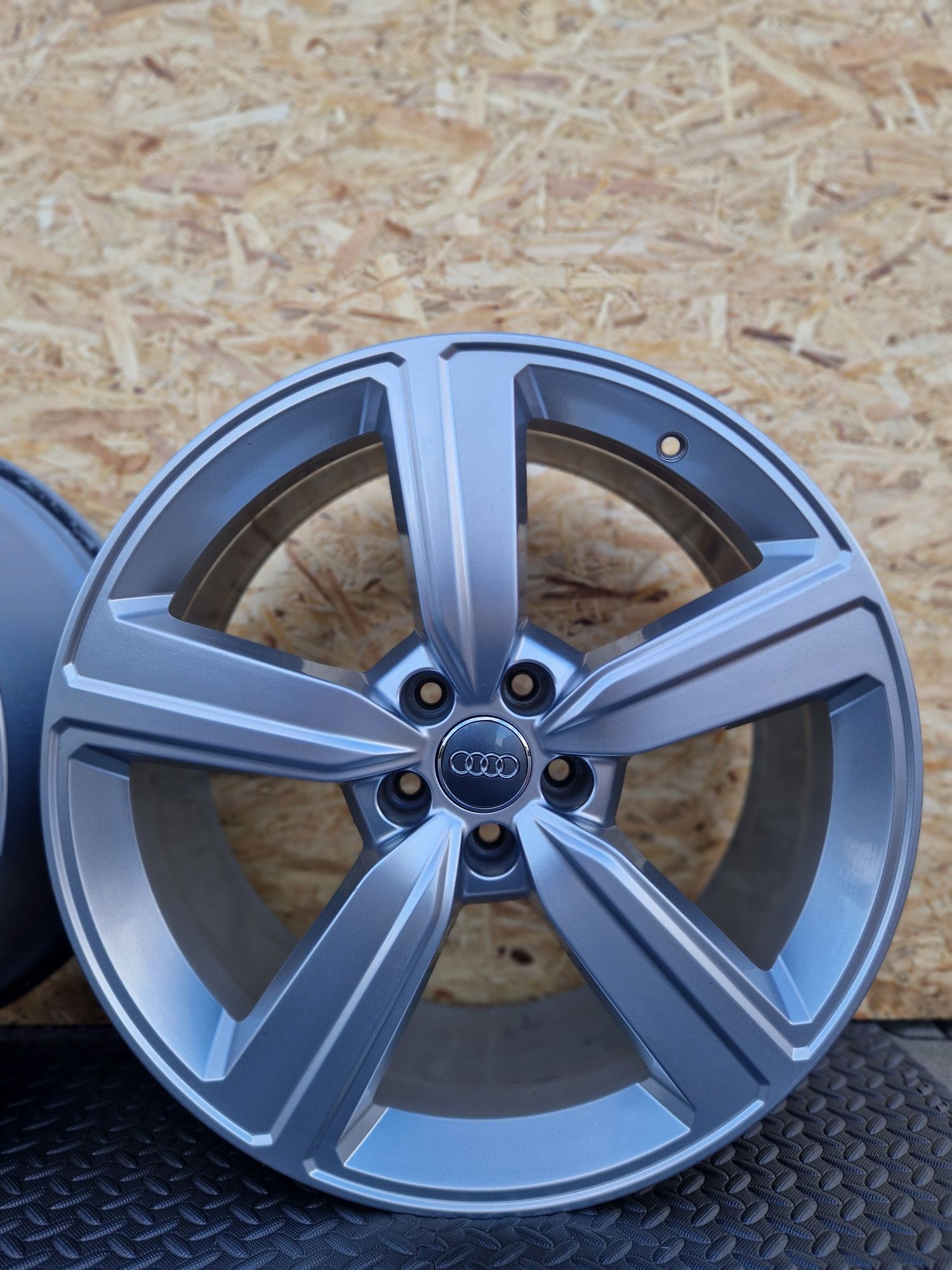 Felgi aluminiowe 5x112 20" Audi OM 4KE601025S