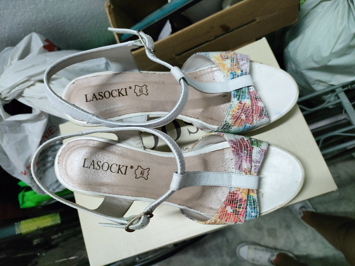 Sandały koturny Lasocki