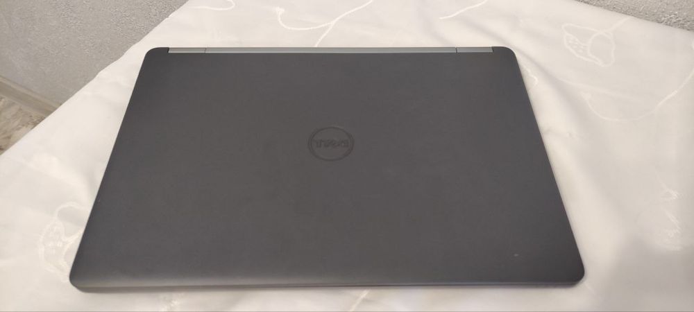 DELL LATITUDE 7470 Intel core i5-6300u 8 RAM 128SSD 14"