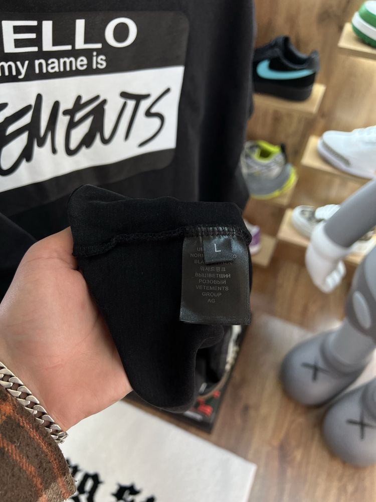 Футболка VETEMENTS “My name Is” Logo Faded Black