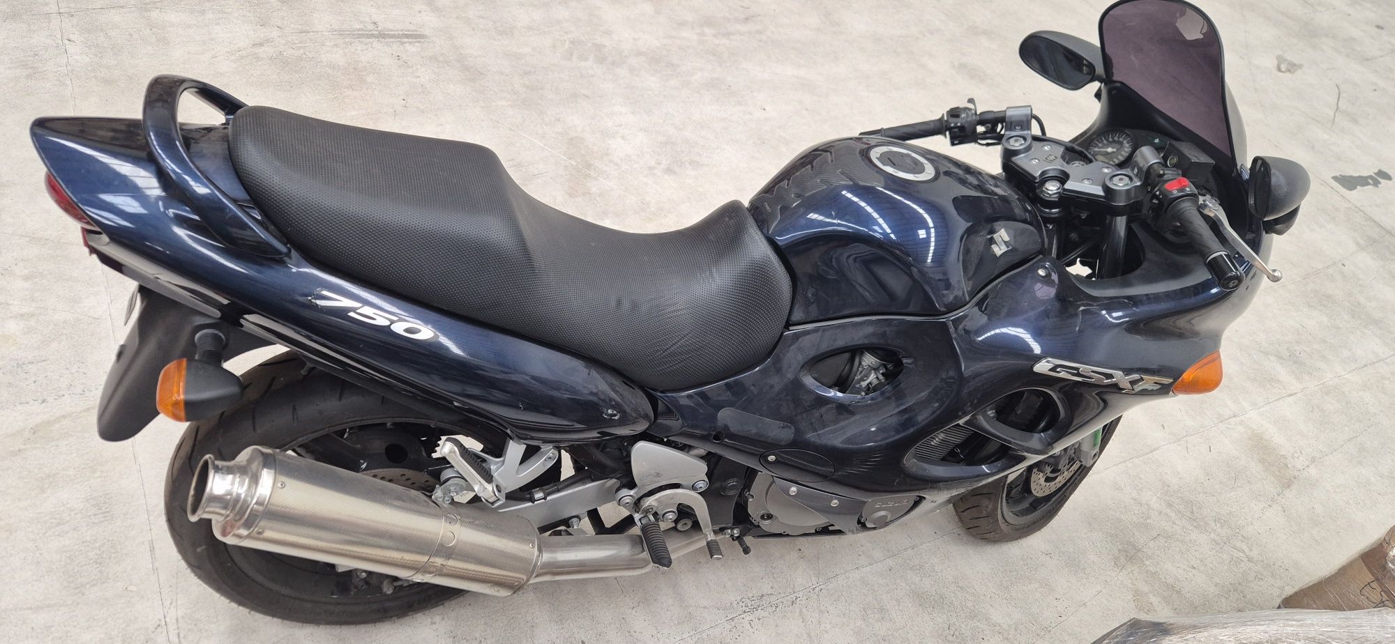 Suzuki GSX 750F(Ler anúncio)