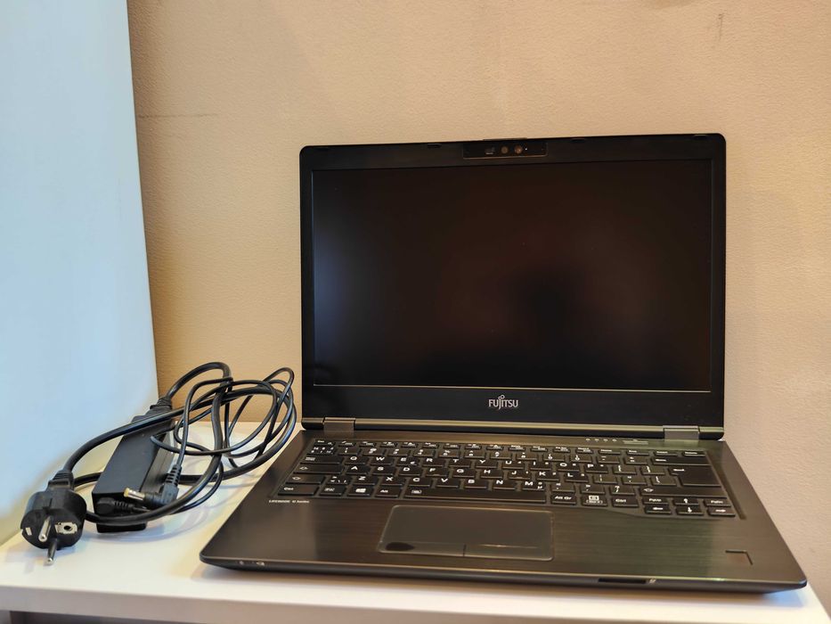 Laptop Fujitsu U7410 i5-10210U 16/256GB + Zasilacz