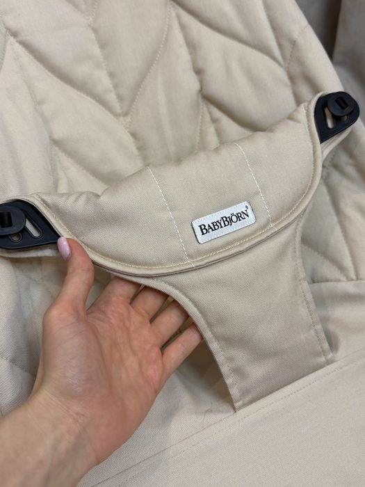 Крісло-шезлонг BabyBjorn Balance Bliss Petal Quilt Sand Grey