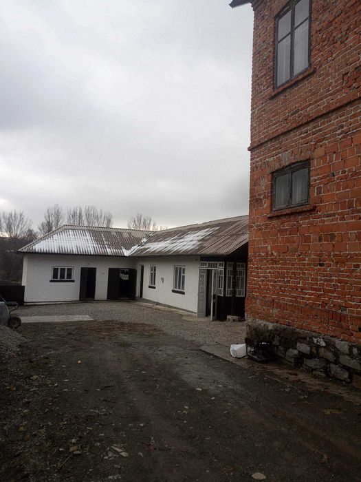 Продаж житлового будинку з господарськими приміщеннями .с Ланівці