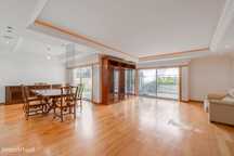 Moradia Familiar T4+2 com Jardim, Terraço, Sótão e Cave em Alcabideche