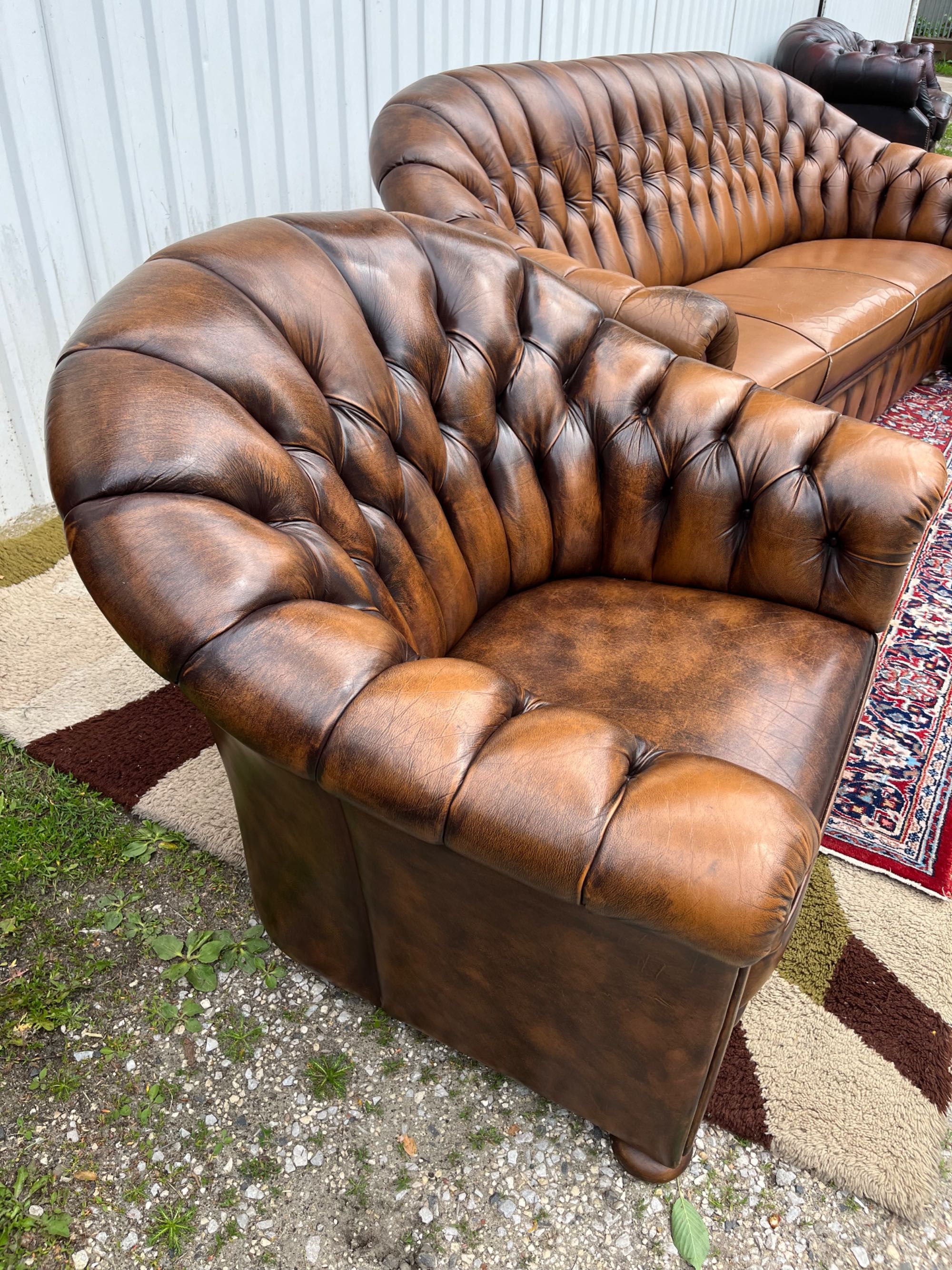 Komplet wypoczynkowy Chesterfield .