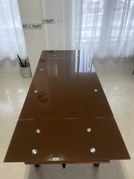 Mesa Extensível 6 lugares - Vidro Temperado
