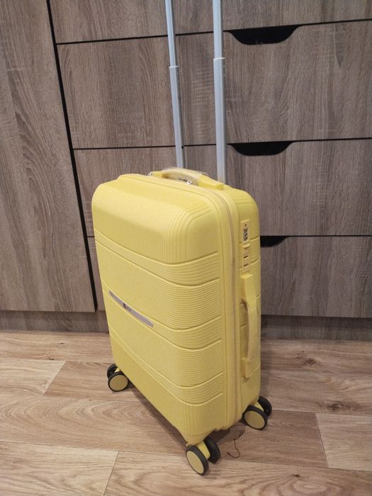 Чемодан S полипропилен новый