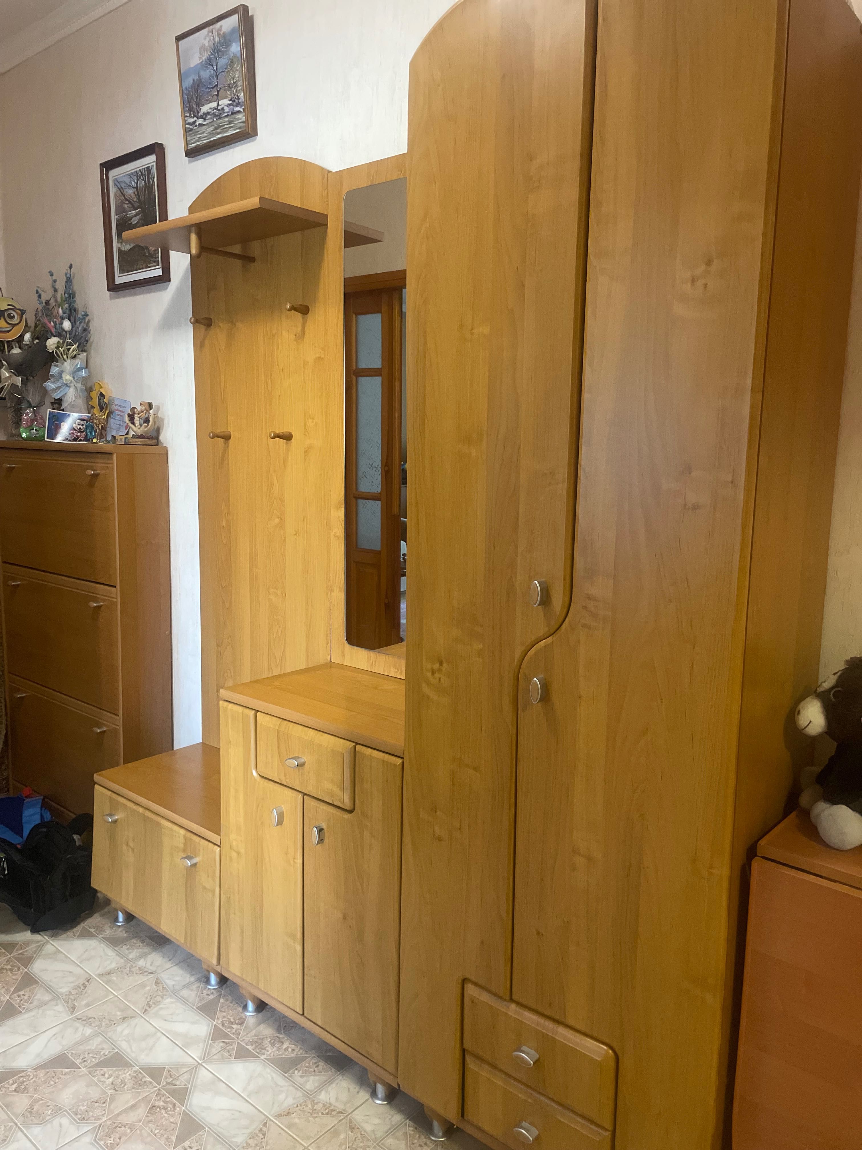 Продам шафу у прихожу