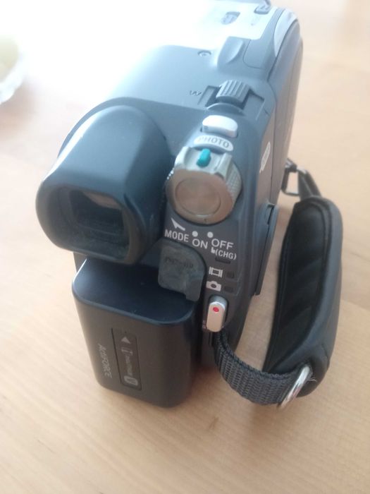 Camera Sony DCR-DVD105E e bateria para reparação