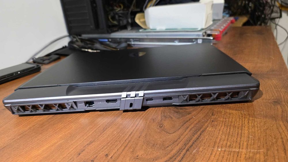 Nowy Laptop dla graczy MSI Vector 16 HX i9 Ultra 32GB RAM 2TB RTX 5070
