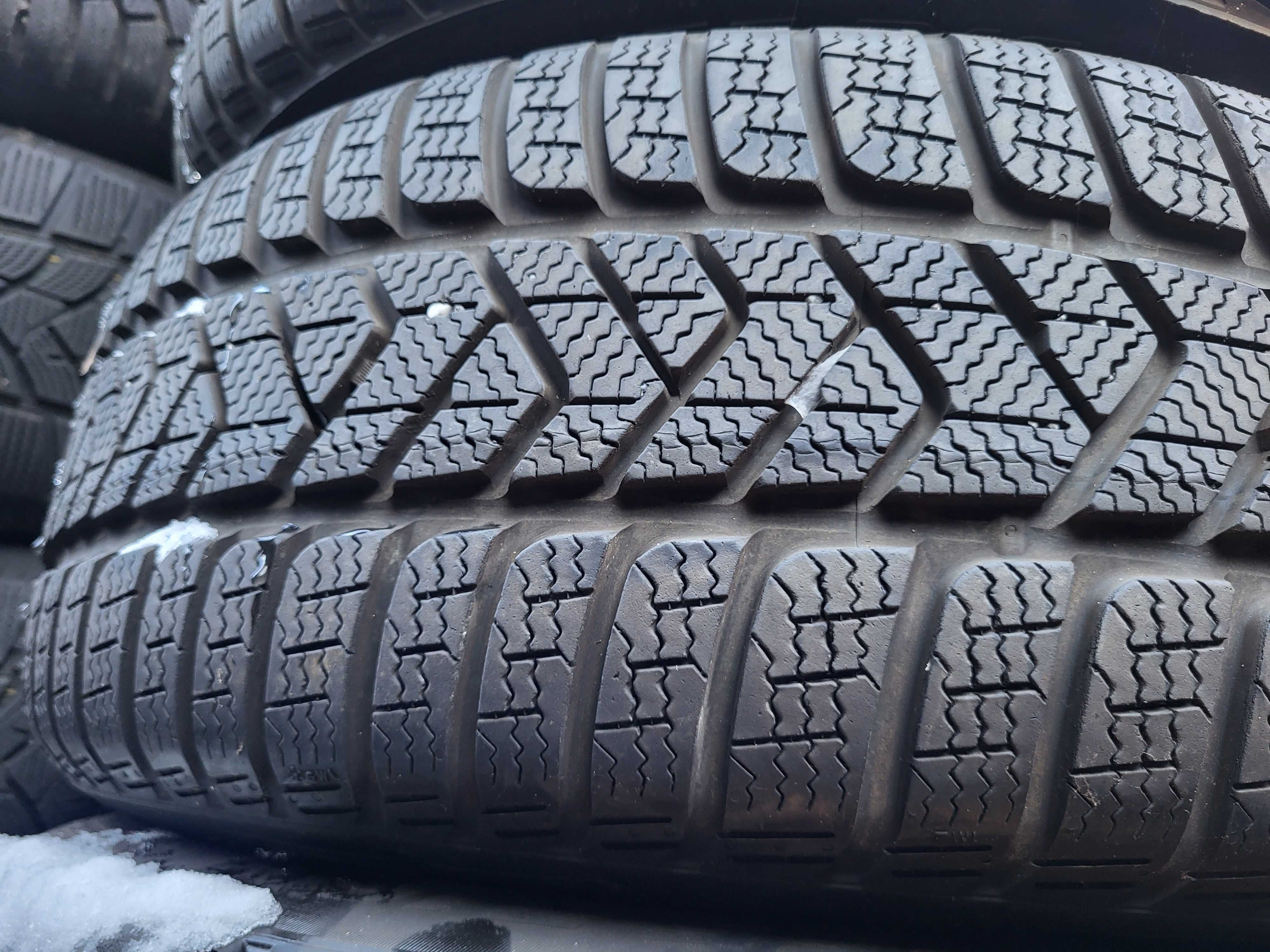 Komplet opon Pirelli SottoZero 3 225/55r16 99H XL