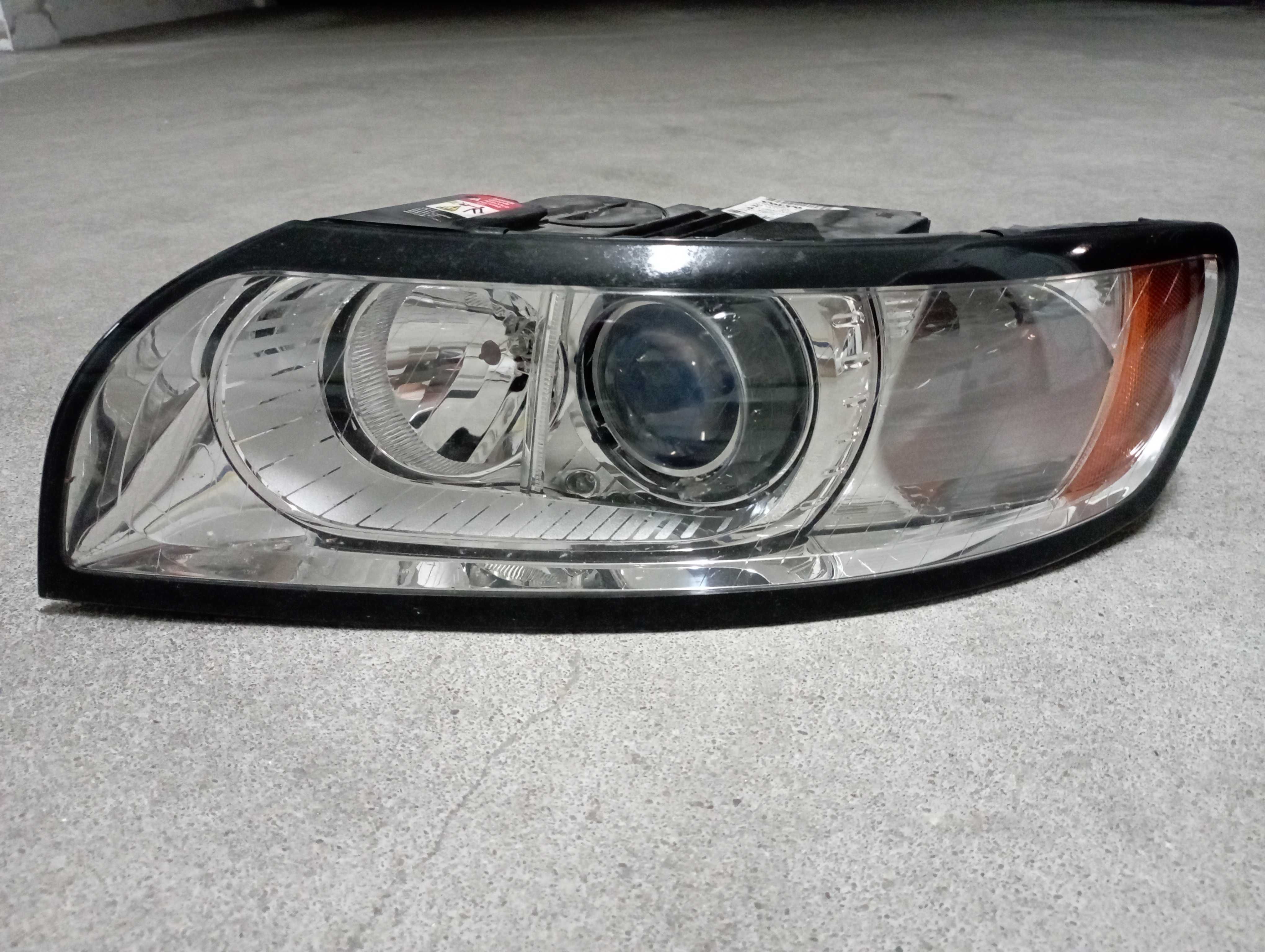 Ótica frontal esquerda, Volvo V50, ano 2012 (bi-xenon direcional)