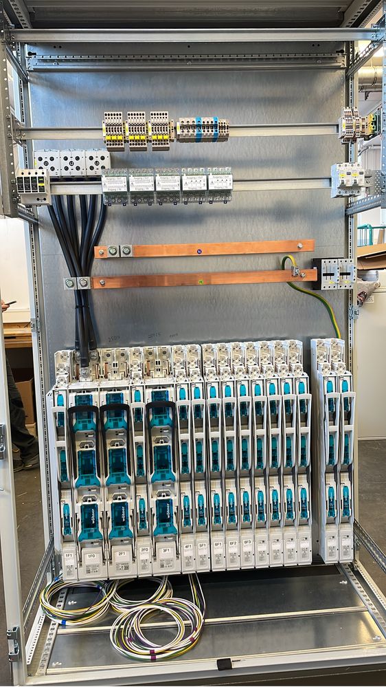 elektryk, instalacje elektryczne, doradztwo, pomiary i przeglądy inst.