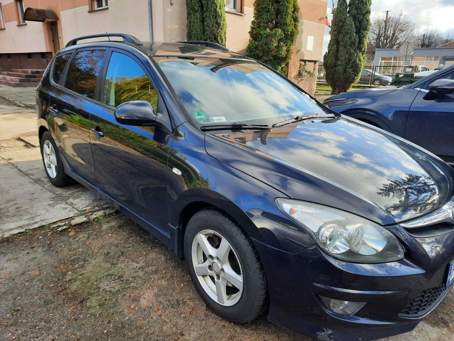 Samochód Hyundai i30cw sprzedam.