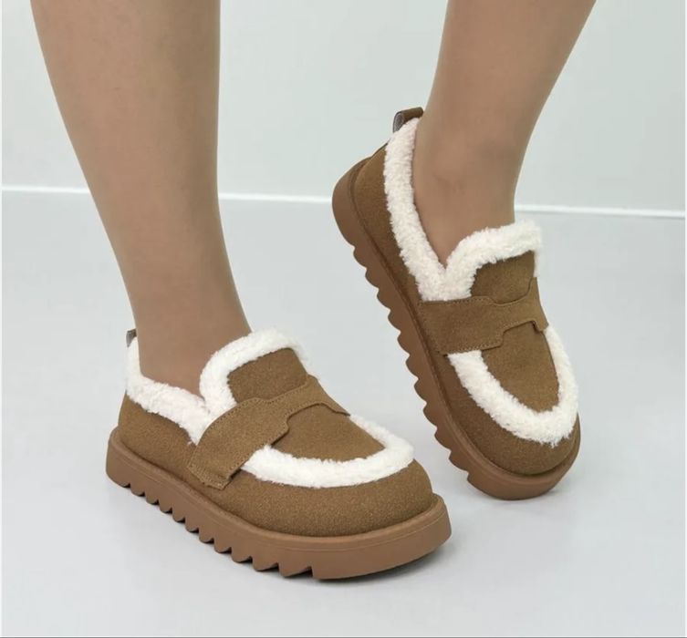 Рижі мюлі оздоблені овчиною